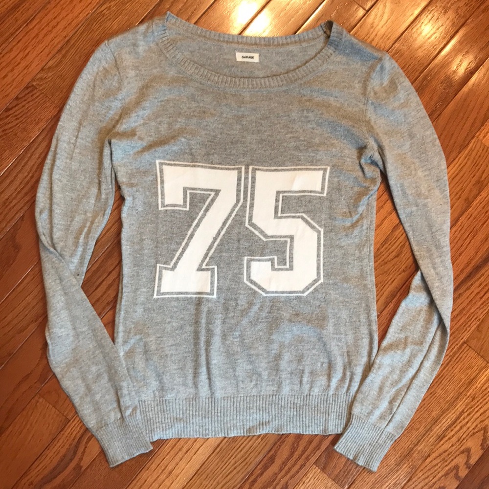 Gray fitted sweater